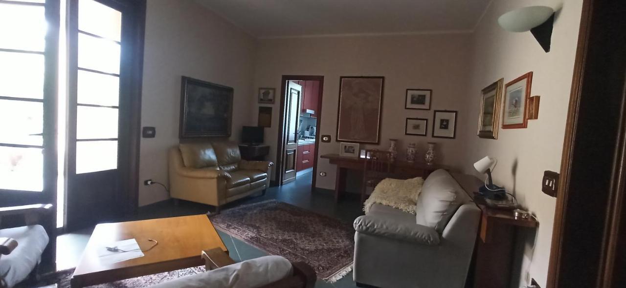 Casa Vincenzo 130 Mq Con Portico Ed Ingresso Esclusivo Dal Giardino Villa Felino Bagian luar foto
