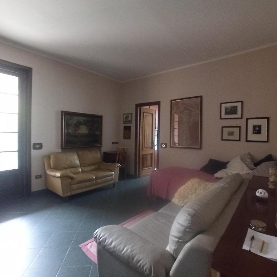 Casa Vincenzo 130 Mq Con Portico Ed Ingresso Esclusivo Dal Giardino Villa Felino Bagian luar foto