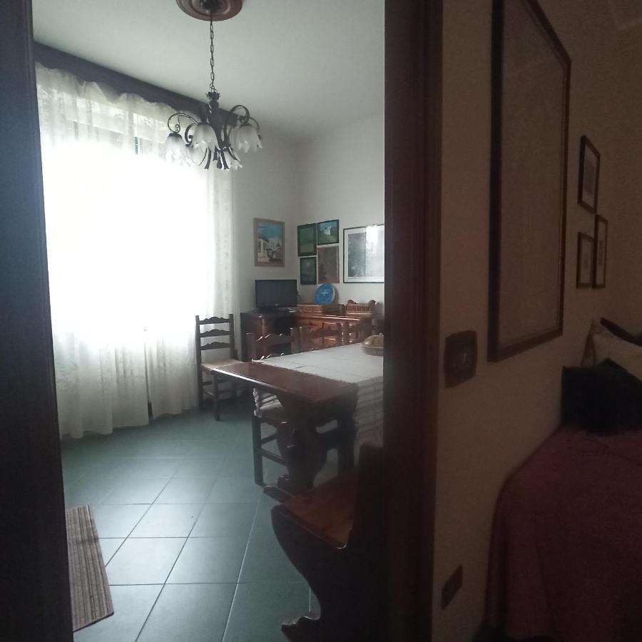 Casa Vincenzo 130 Mq Con Portico Ed Ingresso Esclusivo Dal Giardino Villa Felino Bagian luar foto