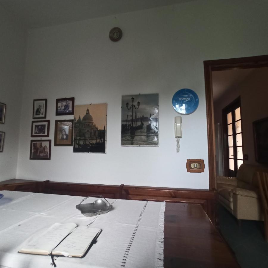 Casa Vincenzo 130 Mq Con Portico Ed Ingresso Esclusivo Dal Giardino Villa Felino Bagian luar foto