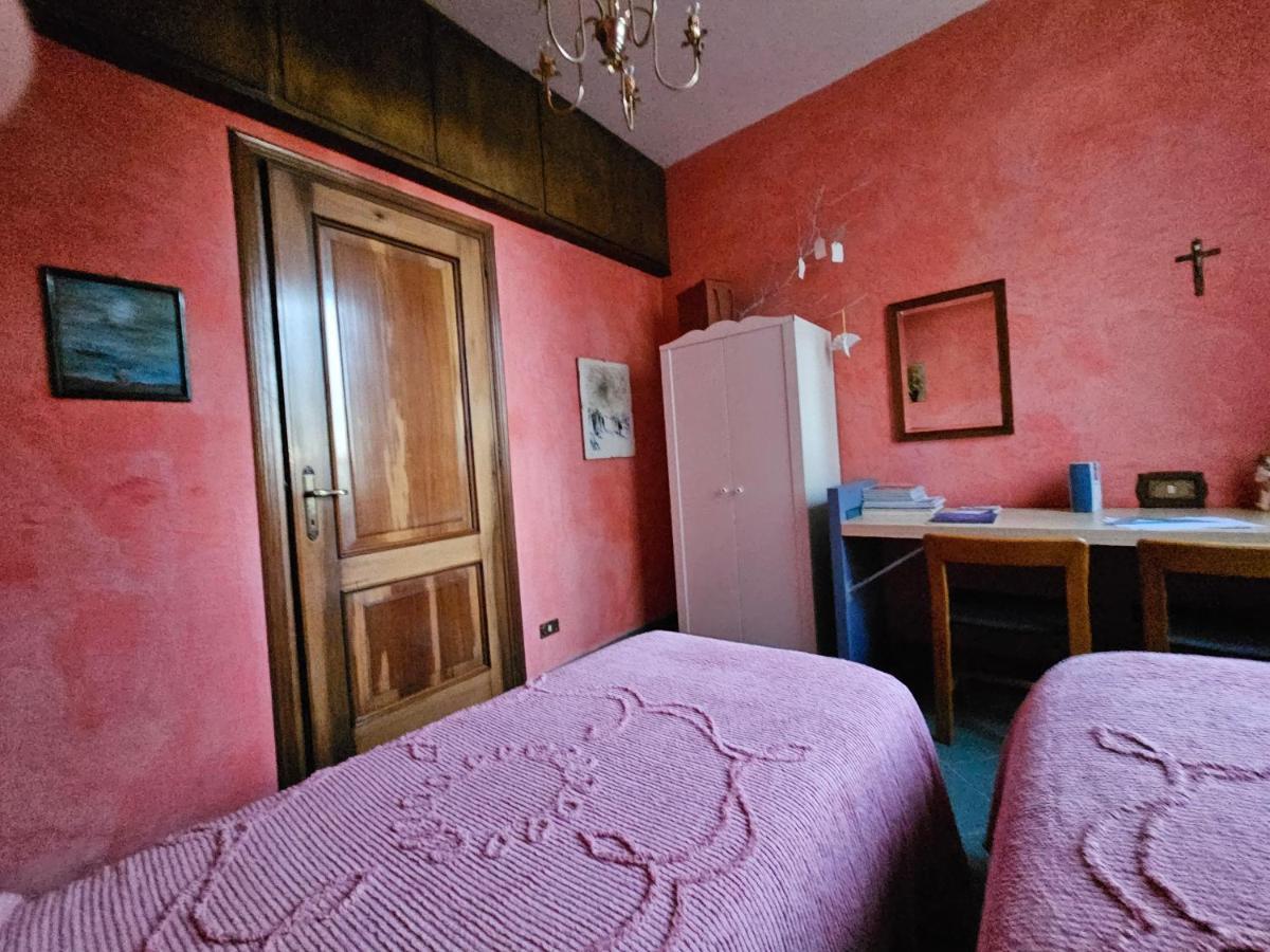 Casa Vincenzo 130 Mq Con Portico Ed Ingresso Esclusivo Dal Giardino Villa Felino Bagian luar foto