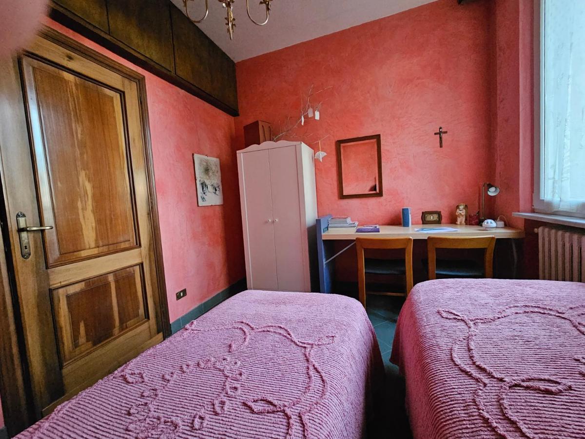 Casa Vincenzo 130 Mq Con Portico Ed Ingresso Esclusivo Dal Giardino Villa Felino Bagian luar foto