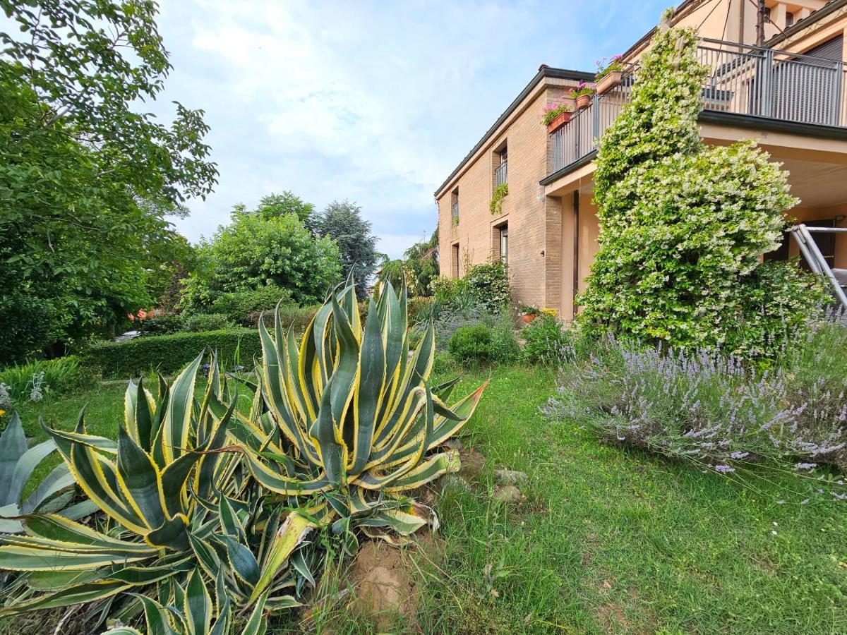 Casa Vincenzo 130 Mq Con Portico Ed Ingresso Esclusivo Dal Giardino Villa Felino Bagian luar foto
